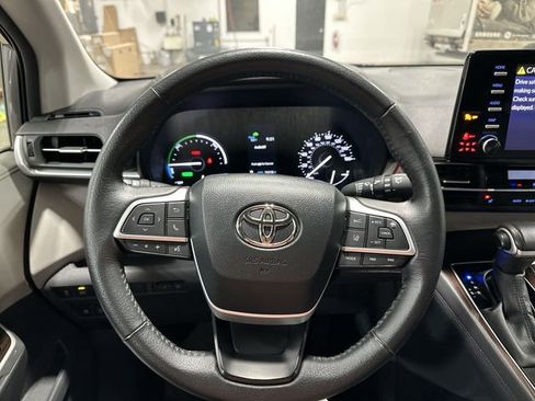 Used 2023 Toyota Sienna XLE image 15