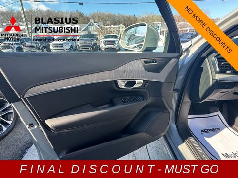 Used 2025 Volvo XC90 B6 Ultra w/ Protection Package Premier image 21