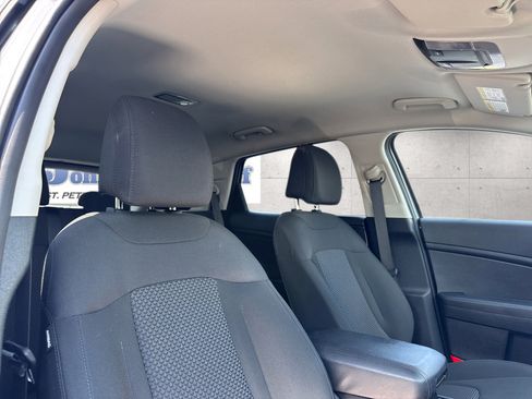 Used 2025 Kia Sportage LX FWD image 7
