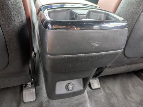 Used 2024 Kia Telluride EX w/ EX Captain's Chair Package FWD image 17