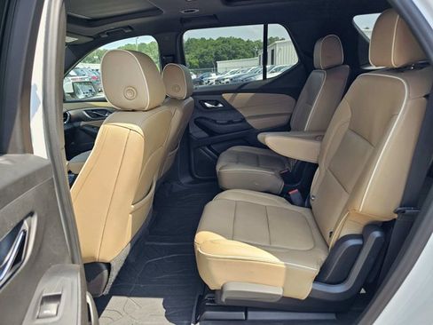 Used 2022 Chevrolet Traverse Premier FWD image 36