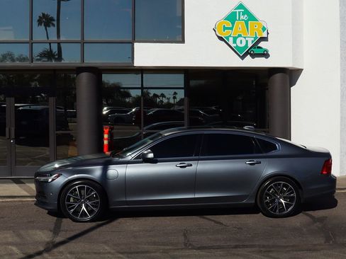 Used 2018 Volvo S90 T8 Momentum w/ Convenience Package image 8