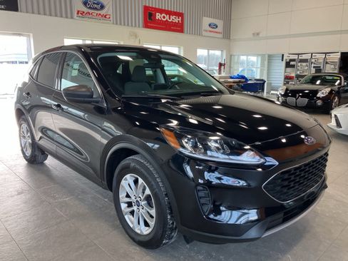 Used 2022 Ford Escape SE w/ Convenience Package image 3