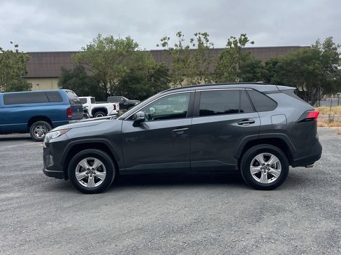 Used 2020 Toyota RAV4 XLE AWD/4WD image 4