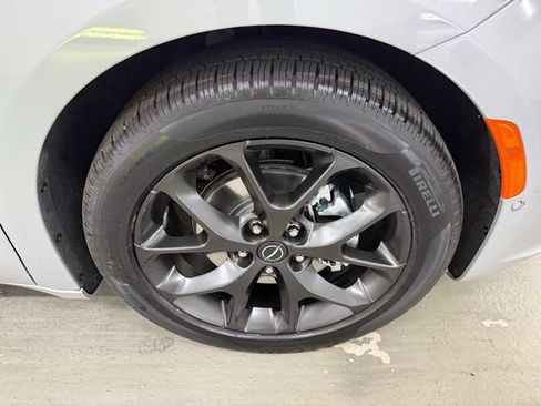 New 2026 Chrysler Pacifica Limited image 4