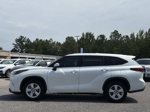 Used 2022 Toyota Highlander L FWD image 13