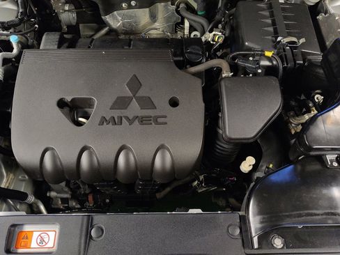 Used 2018 Mitsubishi Outlander SE image 30