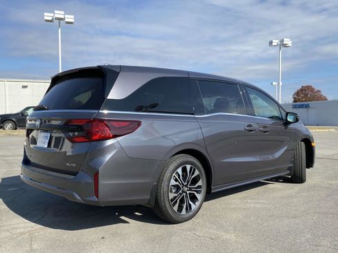 New 2026 Honda Odyssey Elite image 3