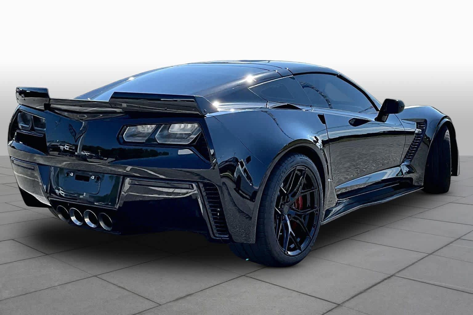 Used 2015 Chevrolet Corvette Z06 w/ 3LZ Preferred Equipment Group RWD image 11