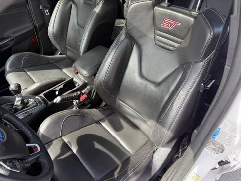 Used 2017 Ford Focus ST w/ Equipment Group 402A FWD image 23