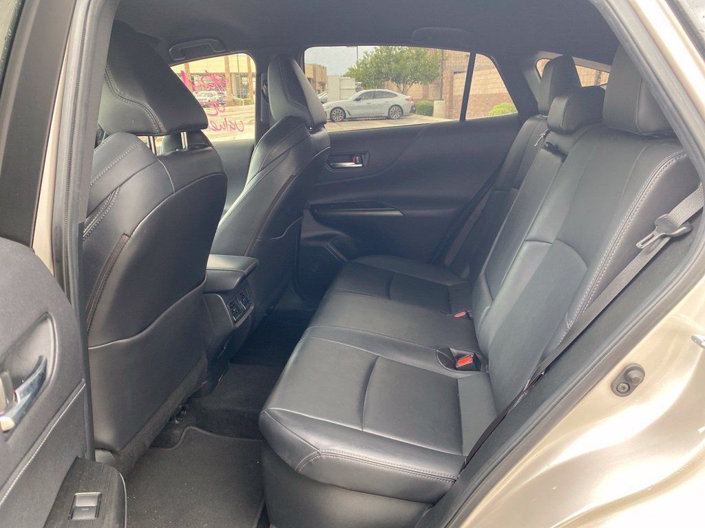 Used 2022 Toyota Venza LE AWD/4WD image 7