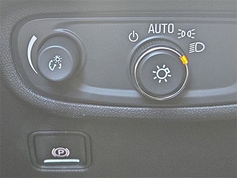 Used 2024 GMC Terrain SLE w/ Driver Convenience Package image 27