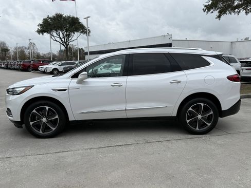 Used 2020 Buick Enclave Essence w/ Sport Touring Edition image 8