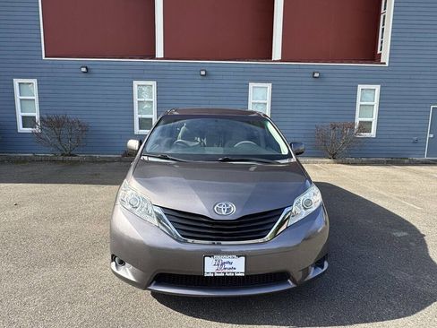 Used 2012 Toyota Sienna LE image 9