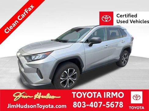 Used 2021 Toyota RAV4 LE image 1