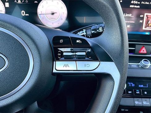 Used 2024 Hyundai Elantra SEL image 12