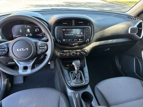 Used 2025 Kia Soul LX w/ LX Technology Package image 27