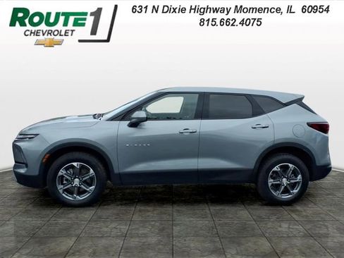 Used 2025 Chevrolet Blazer LT FWD image 2