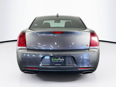 Used 2018 Chrysler 300 S w/ 300S Premium Group RWD image 7