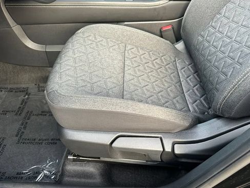 Used 2025 Nissan Kicks SV AWD/4WD image 21