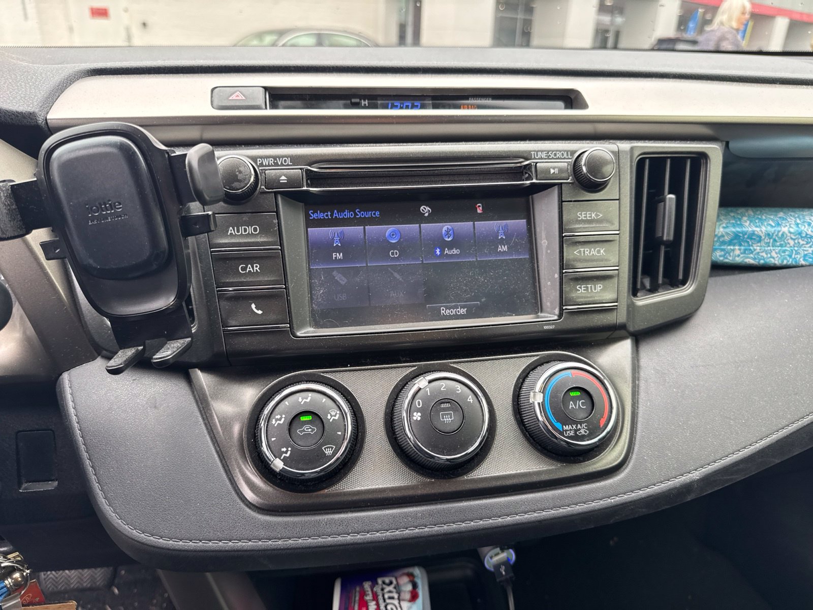 Used 2015 Toyota RAV4 LE FWD image 23
