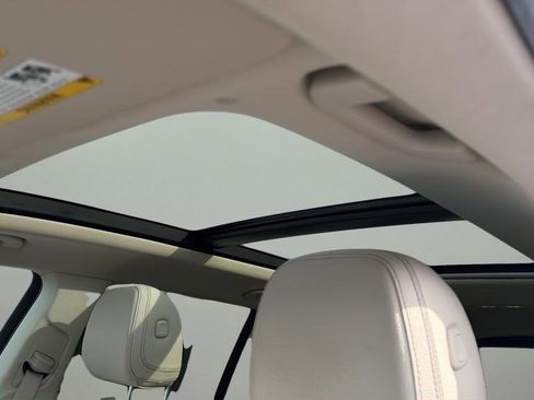 Used 2024 Mercedes-Benz GLS 450 4MATIC image 12