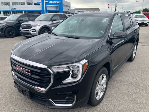 Used 2024 GMC Terrain SLE FWD image 3