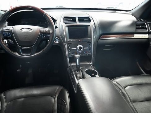 Used 2019 Ford Explorer Platinum image 15