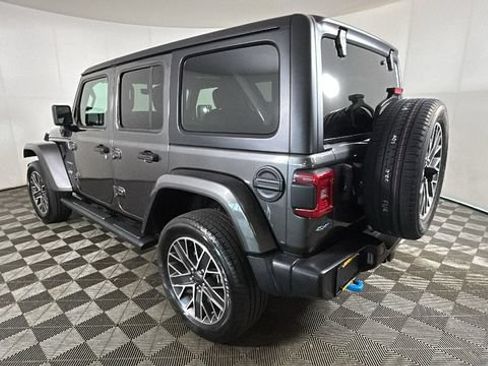 Used 2023 Jeep Wrangler Unlimited Sahara w/ Cold Weather Group AWD/4WD image 4