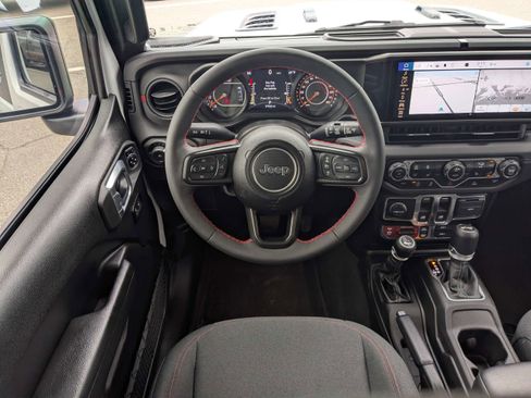 Used 2024 Jeep Wrangler Rubicon w/ Capability Package image 19