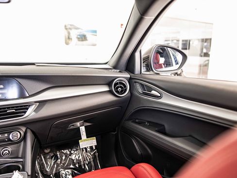 New 2025 Alfa Romeo Stelvio Sprint image 39