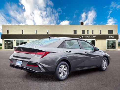 New 2026 Hyundai Elantra SE FWD image 3
