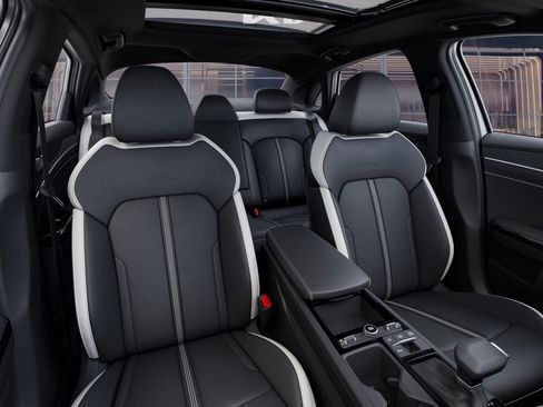 Used 2025 Kia K5 GT-Line w/ GT-Line Premium Package image 15