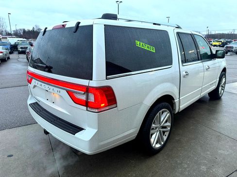 Used 2017 Lincoln Navigator L Select image 5