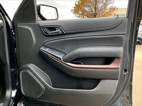 Used 2017 GMC Yukon SLT w/ Premium Edition image 19