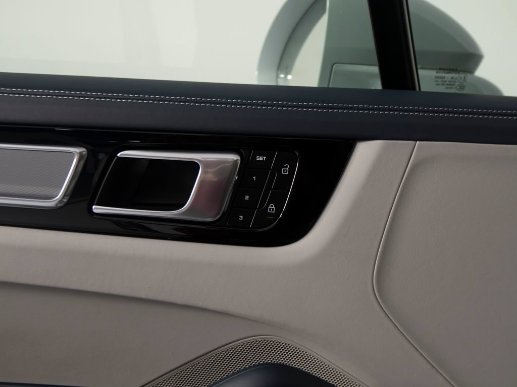 Certified 2023 Porsche Cayenne S Platinum AWD/4WD image 17