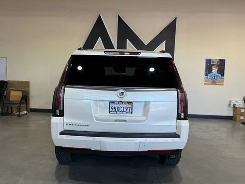 Used 2015 Cadillac Escalade Luxury AWD/4WD image 5