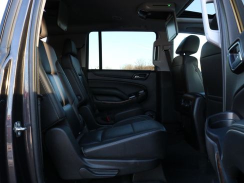 Used 2018 Chevrolet Suburban LT w/ Luxury Package image 42