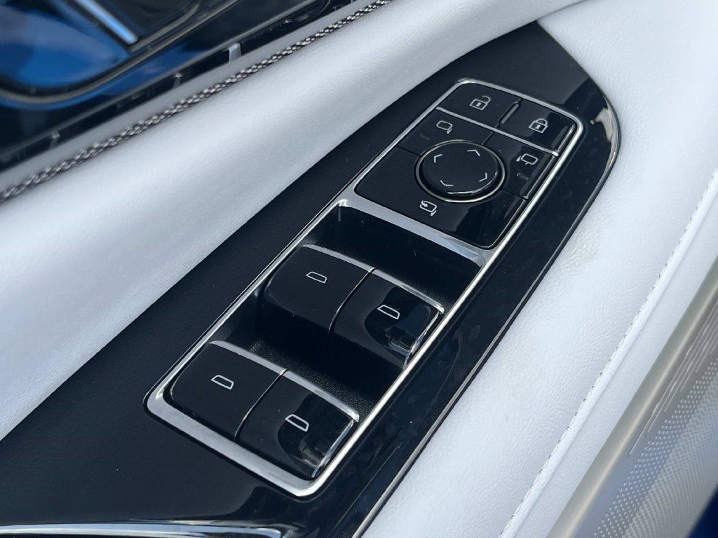 Certified 2026 Cadillac Optiq Luxury 1 RWD image 28