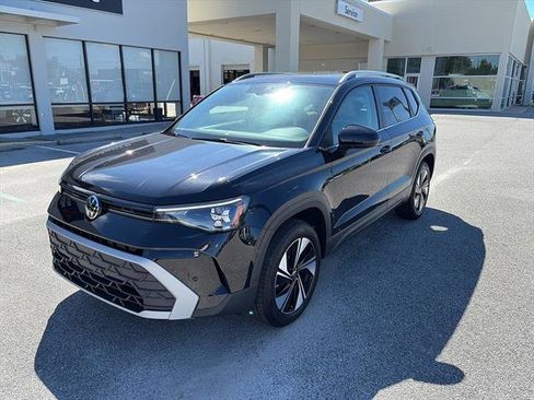 New 2025 Volkswagen Taos SE image 3