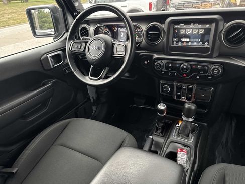 Used 2022 Jeep Gladiator Willys image 23