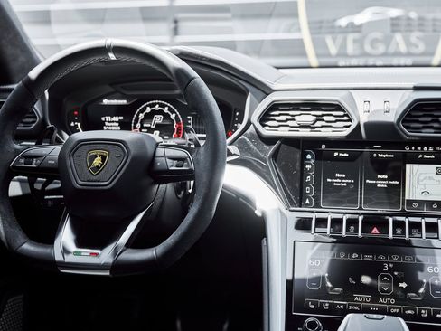 Used 2022 Lamborghini Urus AWD/4WD image 52