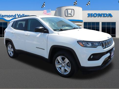 Used 2022 Jeep Compass Latitude FWD image 1