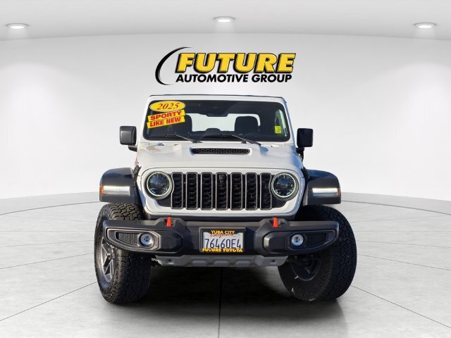 Used 2025 Jeep Gladiator Mojave w/ Convenience Group AWD/4WD image 2