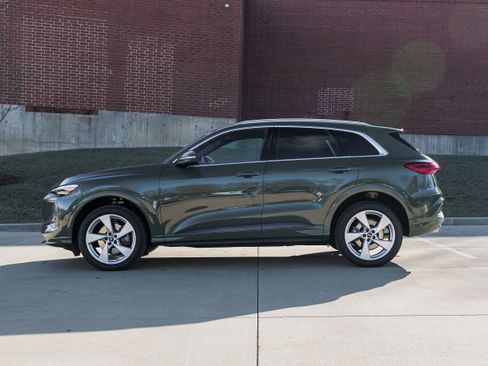 Used 2025 Audi Q5 Premium Plus w/ Premium Plus image 6