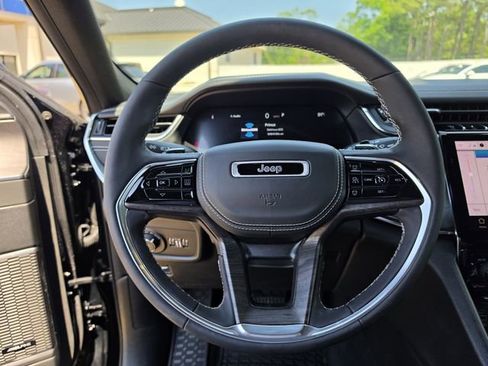 Used 2023 Jeep Grand Cherokee Overland w/ Luxury Tech Group IV RWD image 26