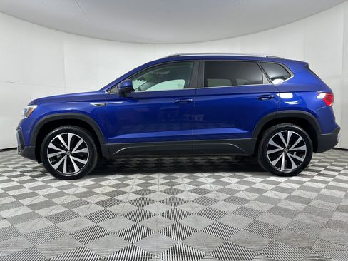 Used 2022 Volkswagen Taos SE image 2
