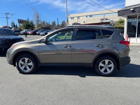 Used 2015 Toyota RAV4 XLE FWD image 2