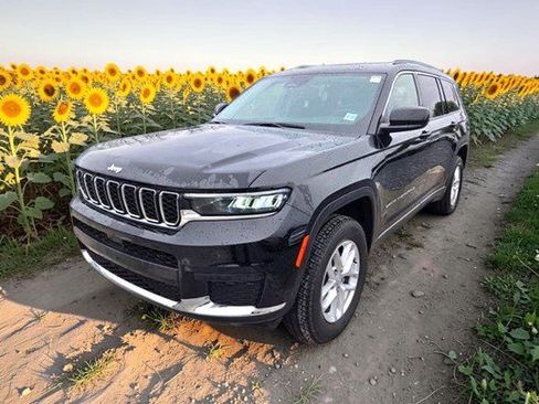 Certified 2022 Jeep Grand Cherokee L Laredo w/ Luxury Tech Group I AWD/4WD image 2