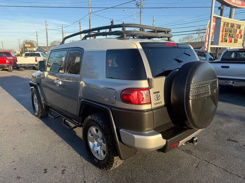Used 2010 Toyota FJ Cruiser 4WD image 6